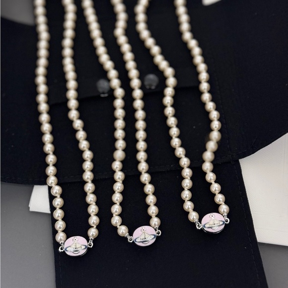 Vivienne Westwood Pearl Necklace with Silver Orb - Picture 4 of 4